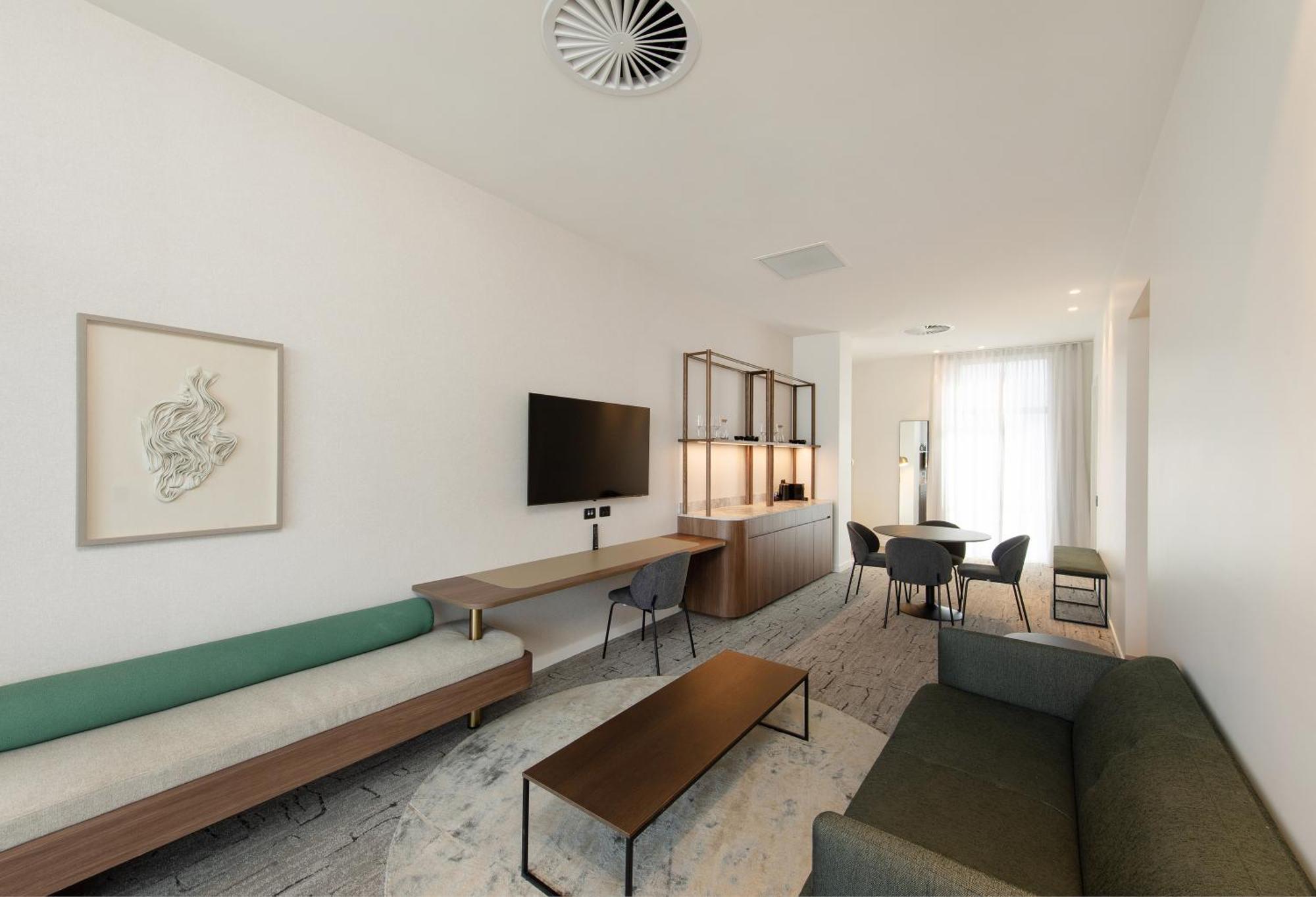 The George Hotel Adelaide Room photo